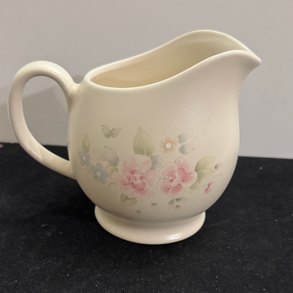 Pfaltzgraff Pottery Tea Rose Round Belly Pitcher/Gravy Boat